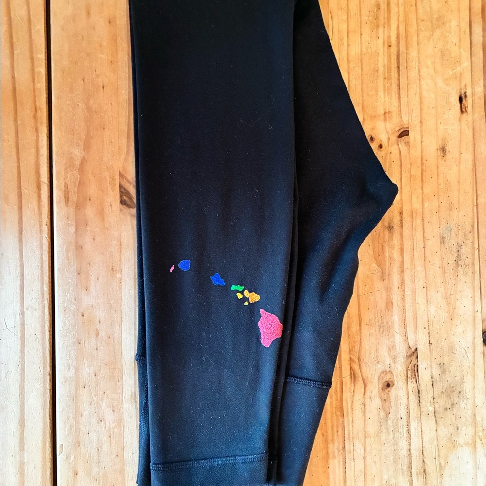 Lululemon HAWAII ISLANDS Black Leggings pre-loved, 6 black rainbow 🌈 islands